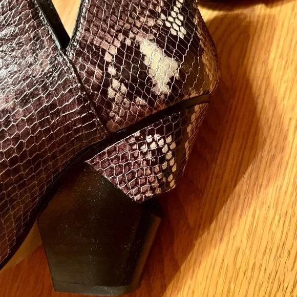 Vince Camuto Kevinney Womens Leather Open Toe Ankle Boots, Retro
Python Exotic - Picture 7 of 9